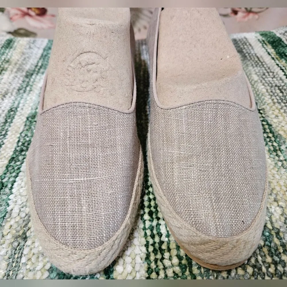 #326 Outdorables- Espadrilles-Tan linen uppers w rope-like trim - Size: 8 M